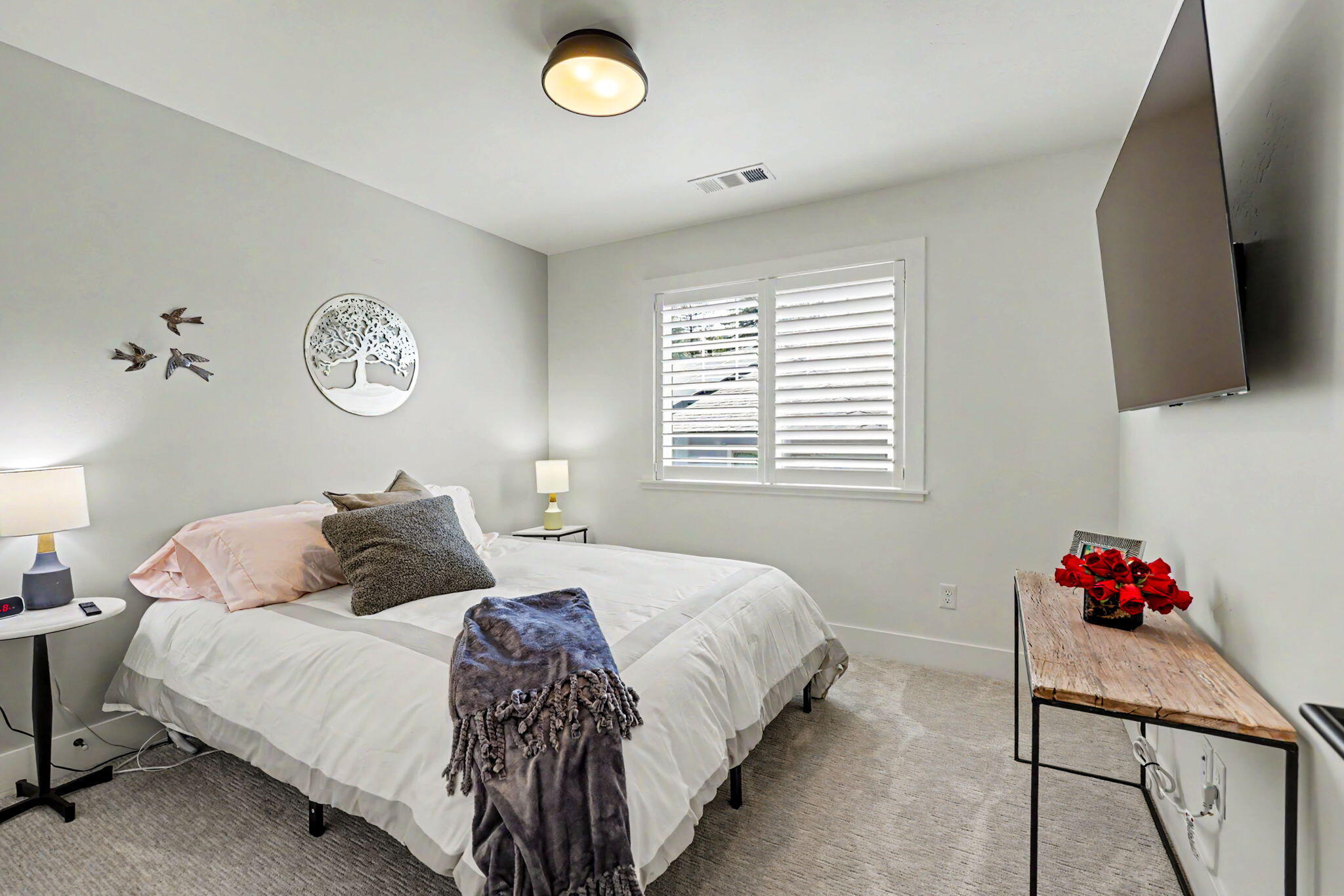 396 Randy Street Ashland, OR 97520 - Photo 32 of 48 Guest Bedroom 1
