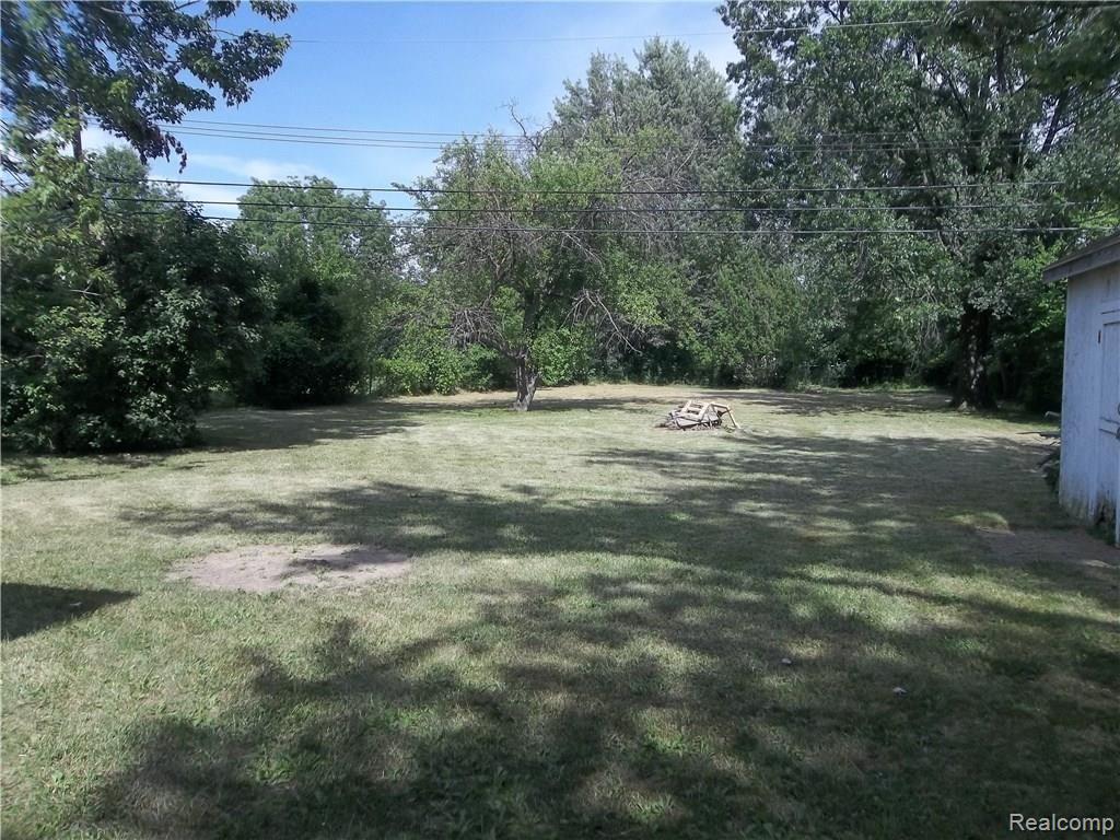 15317 Allen Road Southgate, MI 48195 - Photo 8 of 33 BACK YARD