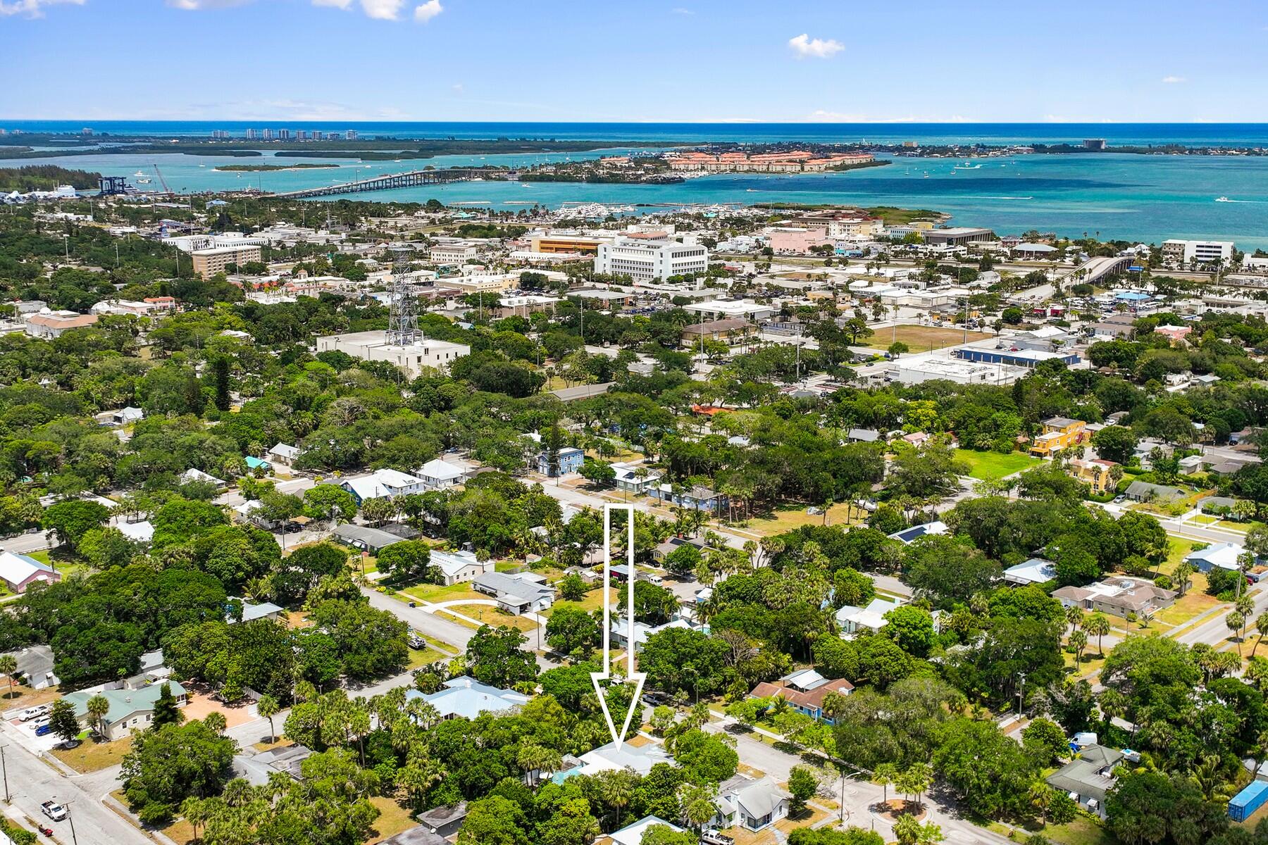 609 South 9th Street Fort Pierce, FL 34950 - Photo 2 of 39 a view of an ocean