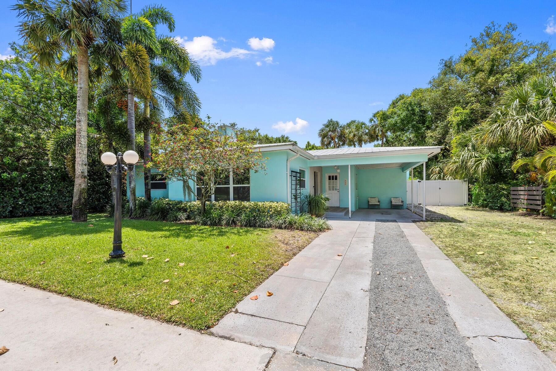609 South 9th Street Fort Pierce, FL 34950 - Photo 3 of 39 a front view of a house with a yard