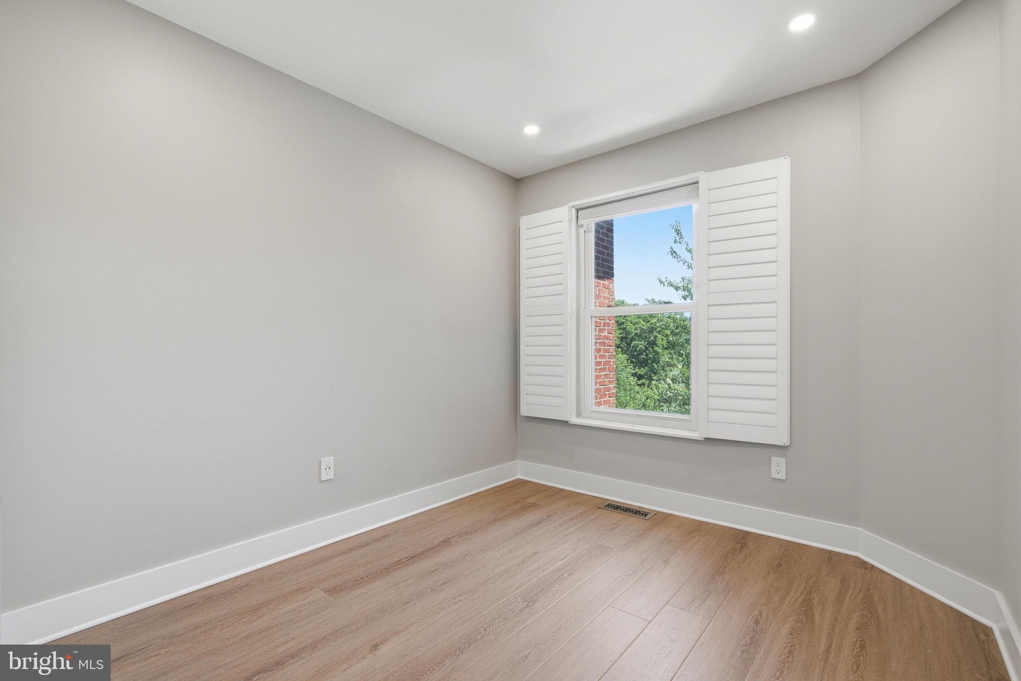 12087 Edgemere Circle Reston, VA 20190 - Photo 27 of 34