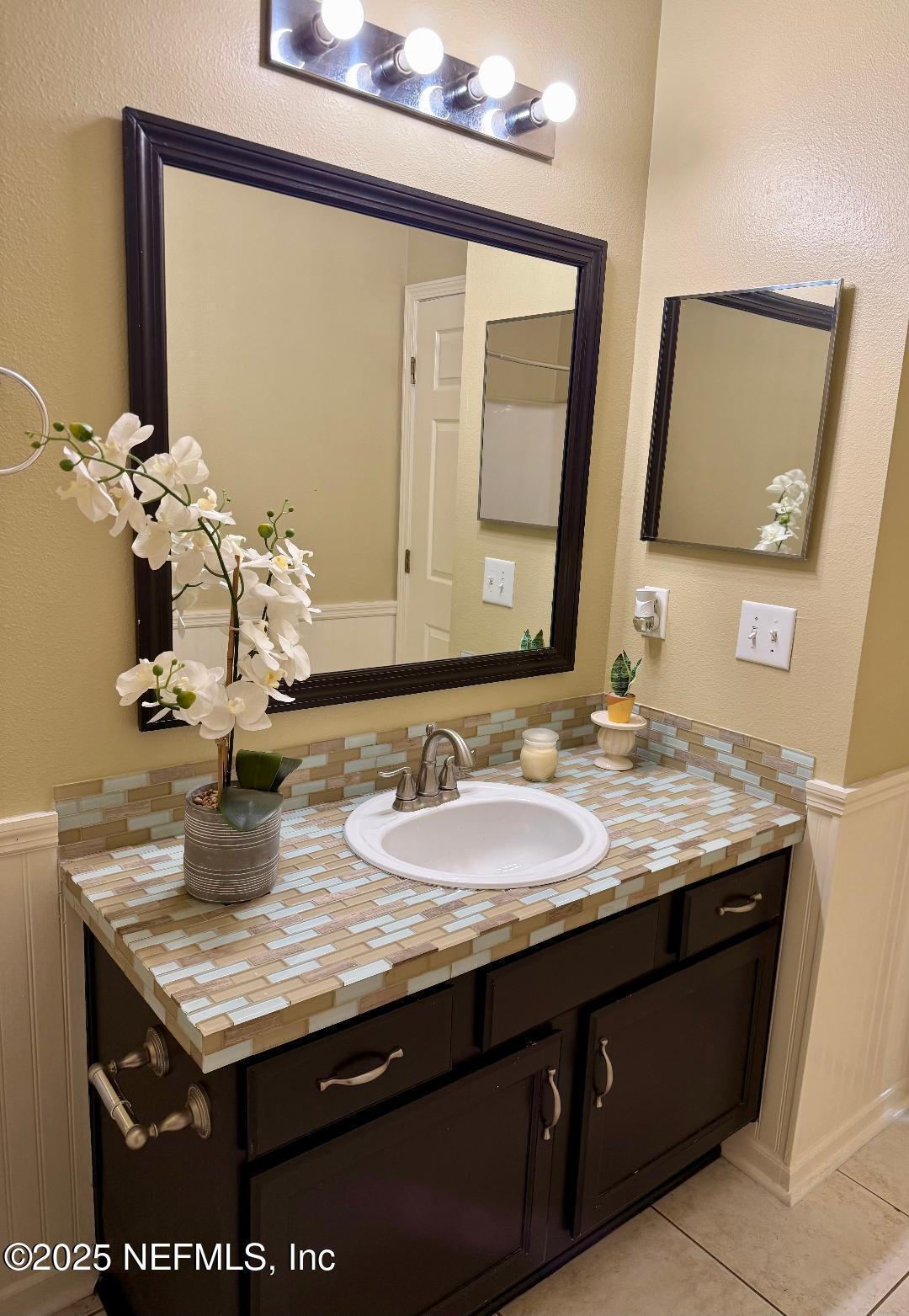 6105 Maggies Circle, Unit 101 Jacksonville, FL 32244 - Photo 10 of 19 NH guest batheoom