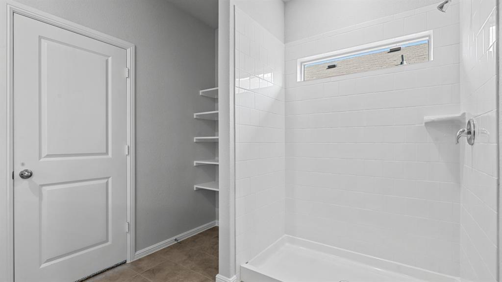 120 Mojave Road Boyd, TX 76023 - Photo 21 of 40 a bathroom with a bathtub