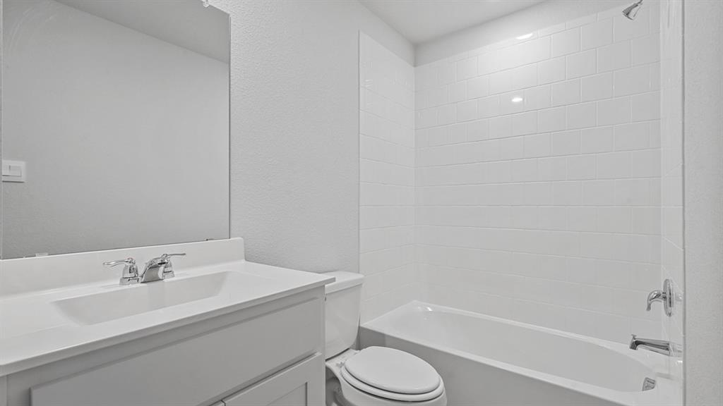 120 Mojave Road Boyd, TX 76023 - Photo 28 of 40 a bathroom with a sink toilet and bathtub