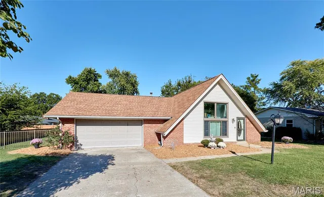 $289,000 | 137 Arlington Drive, Granite City, IL 62040