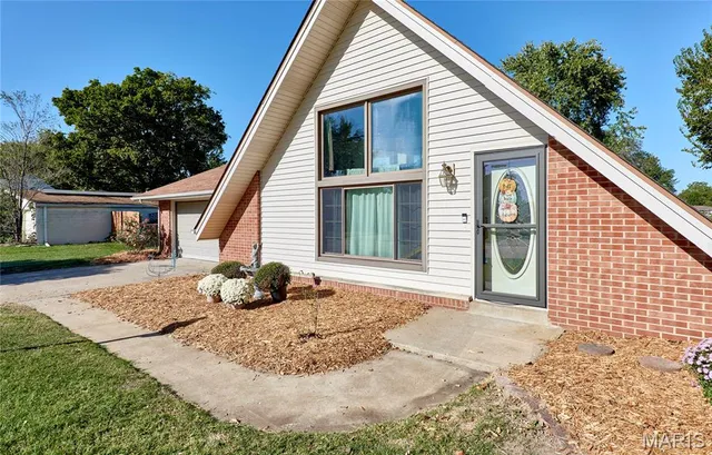 $289,000 | 137 Arlington Drive, Granite City, IL 62040