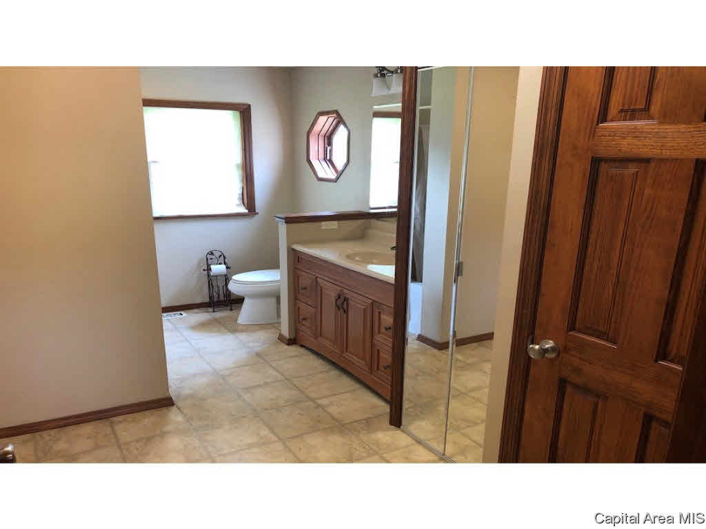 24268 Kinderhook Road Rushville, IL 62681 - Photo 9 of 35