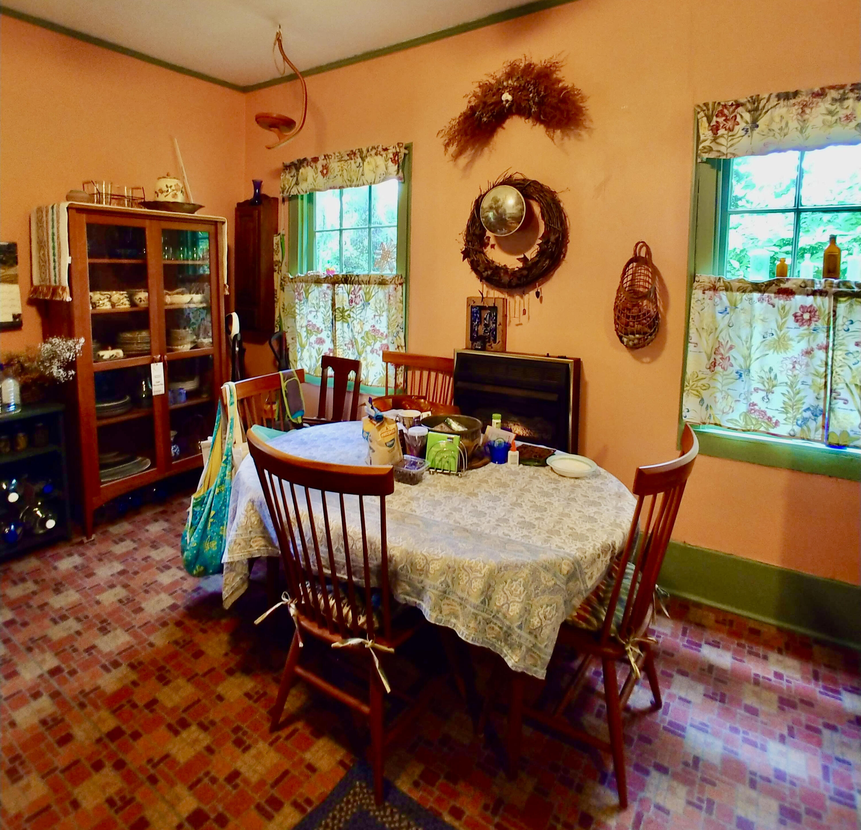 289 Huckleberry Ridge Road Northeast Floyd, VA 24091 - Photo 13 of 36 a view of a dinning table and chairs in the patio