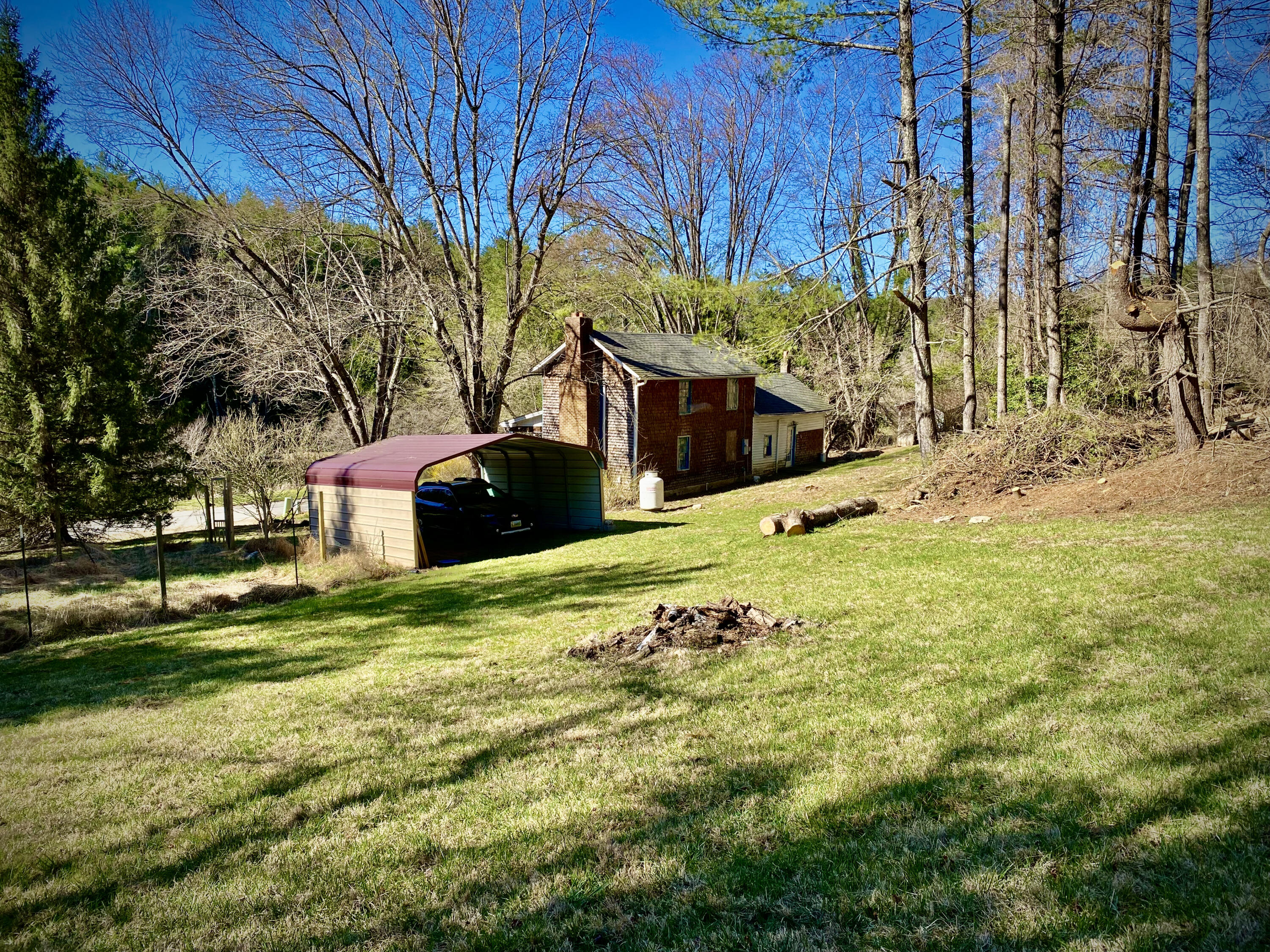 289 Huckleberry Ridge Road Northeast Floyd, VA 24091 - Photo 28 of 36 a view of a back yard of the house