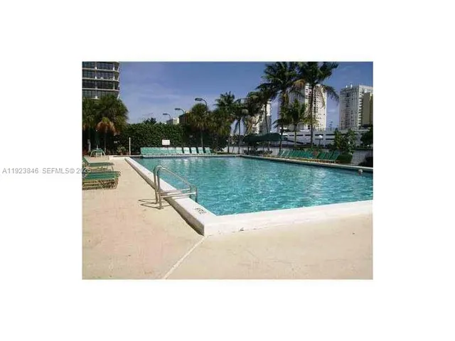 $1,840 | 800 Parkview Drive, Unit 124, Hallandale Beach, FL 33009