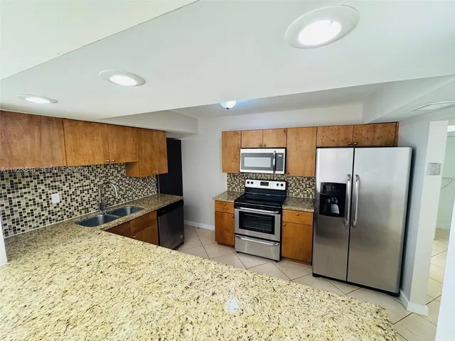 $1,790 | 800 Parkview Drive, Unit 124, Hallandale Beach, FL 33009