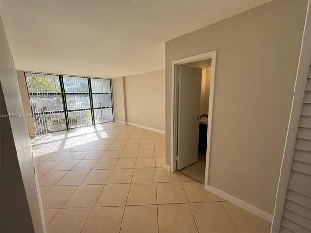 $1,790 | 800 Parkview Drive, Unit 124, Hallandale Beach, FL 33009