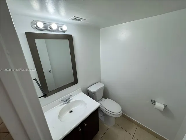 $1,790 | 800 Parkview Drive, Unit 124, Hallandale Beach, FL 33009