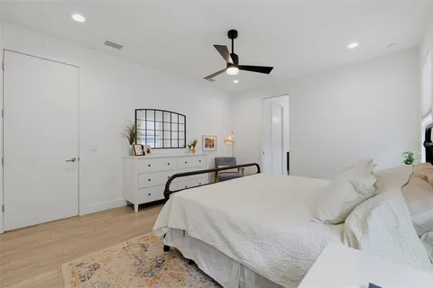 $750,000 | 5160 Dartmouth Avenue North, St. Petersburg, FL 33710