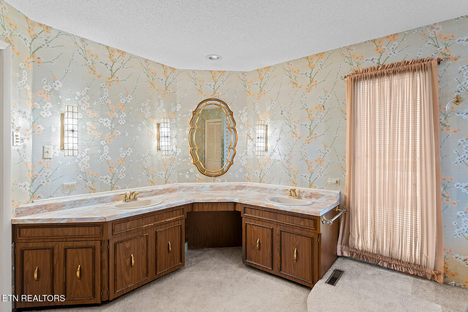 4827 Riversedge Road Louisville, TN 37777 - Photo 15 of 60 Primary Bathroom