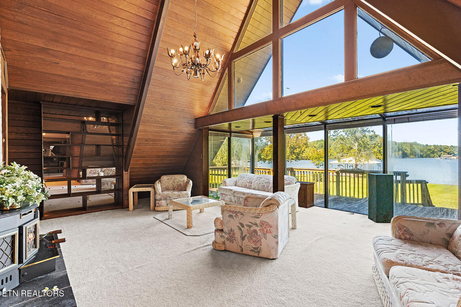 4827 Riversedge Road Louisville, TN 37777 - Photo 20 of 60 Living Area