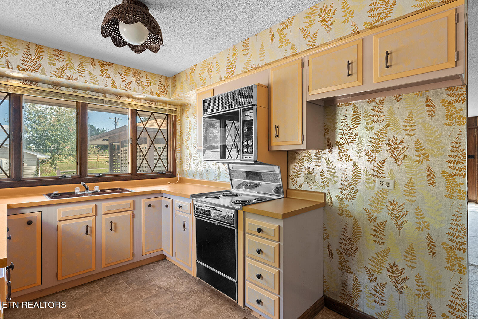 4827 Riversedge Road Louisville, TN 37777 - Photo 45 of 60 Kitchen 2