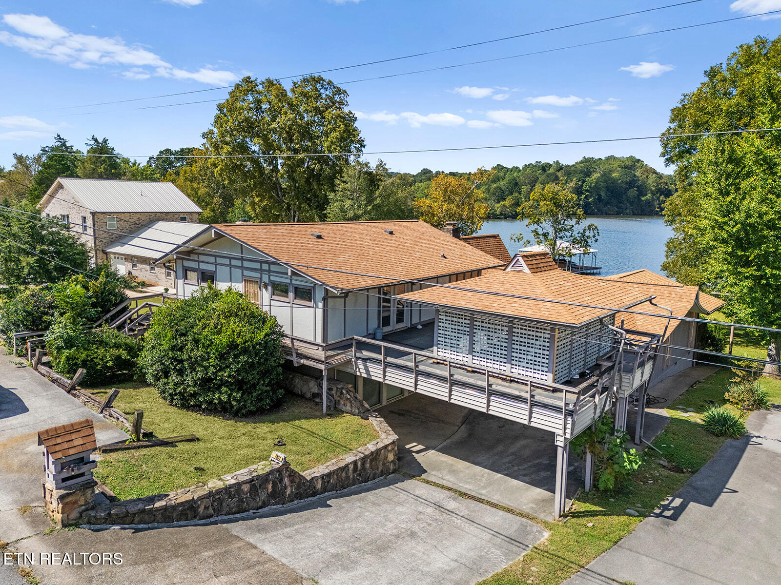 4827 Riversedge Road Louisville, TN 37777 - Photo 6 of 60 Carport