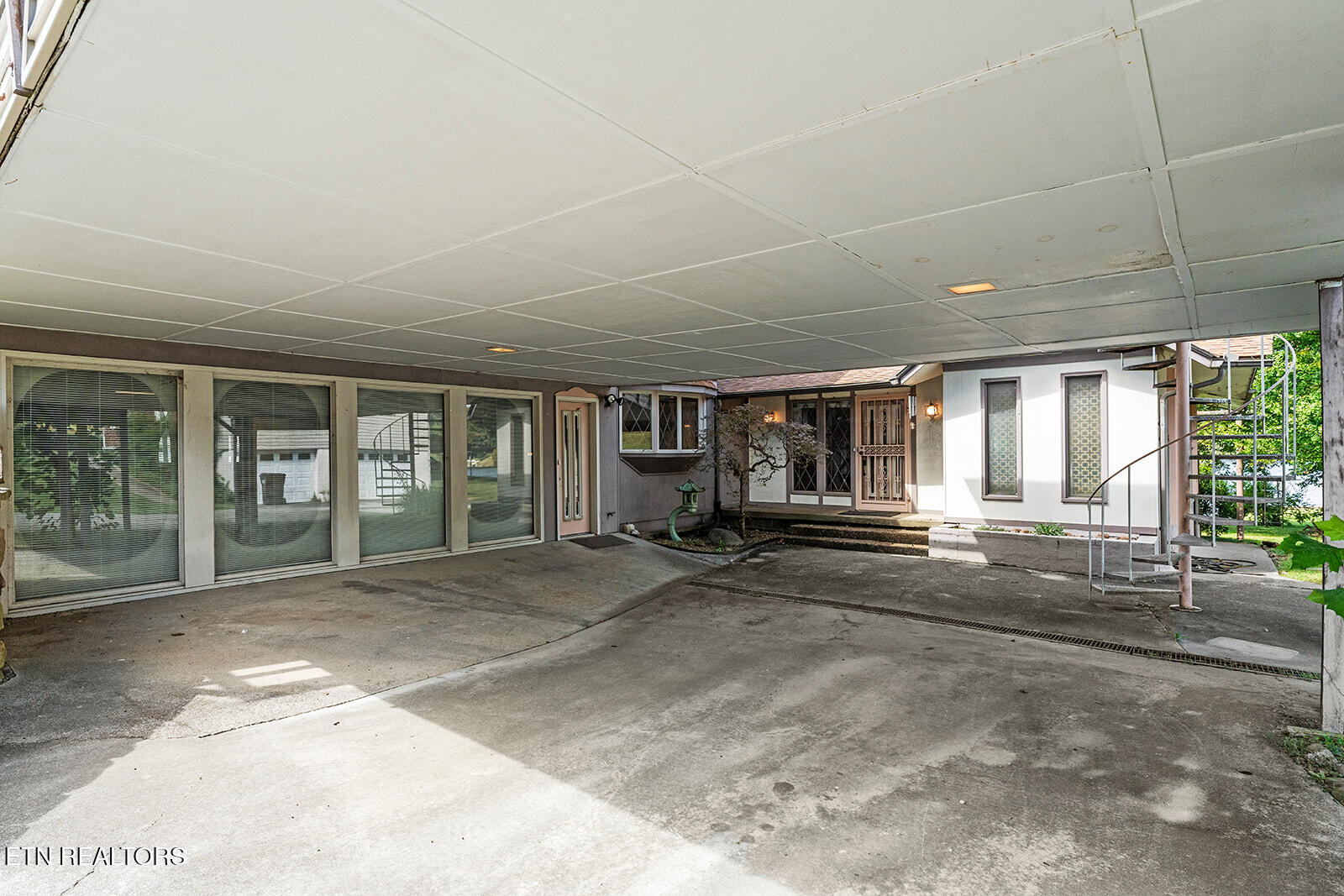 4827 Riversedge Road Louisville, TN 37777 - Photo 10 of 60 Carport