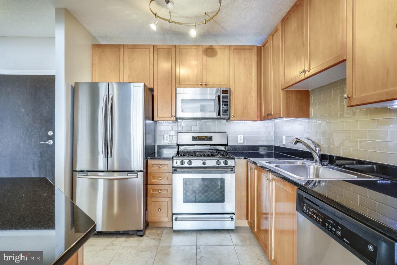 851 North Glebe Road, Unit 621 Arlington, VA 22203 - Photo 5 of 61 Gallery Image 5