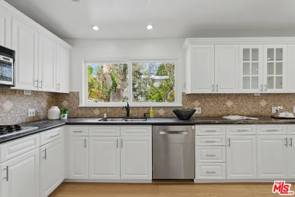 $11,500 | 5220 Melvin Avenue, Tarzana, CA 91356