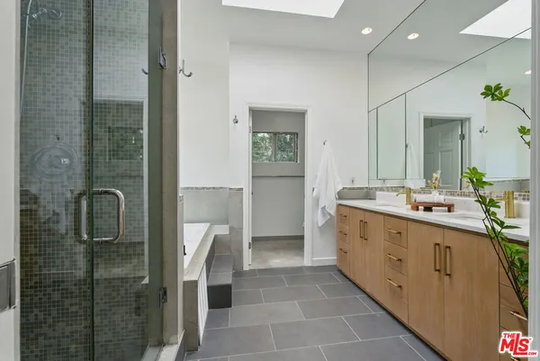 $11,500 | 5220 Melvin Avenue, Tarzana, CA 91356