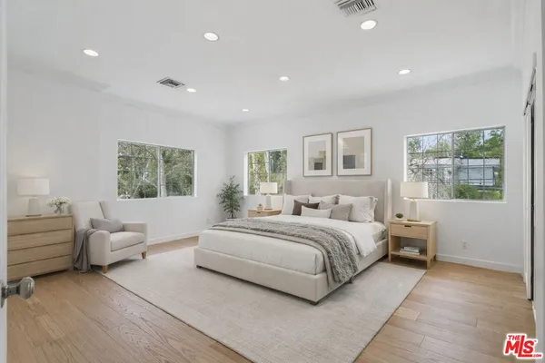 $11,500 | 5220 Melvin Avenue, Tarzana, CA 91356