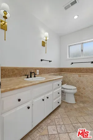 $11,500 | 5220 Melvin Avenue, Tarzana, CA 91356