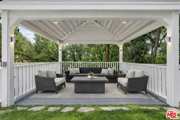 $11,500 | 5220 Melvin Avenue, Tarzana, CA 91356