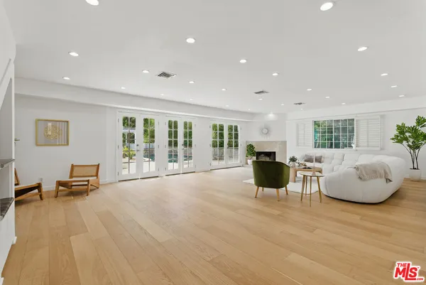 $11,500 | 5220 Melvin Avenue, Tarzana, CA 91356