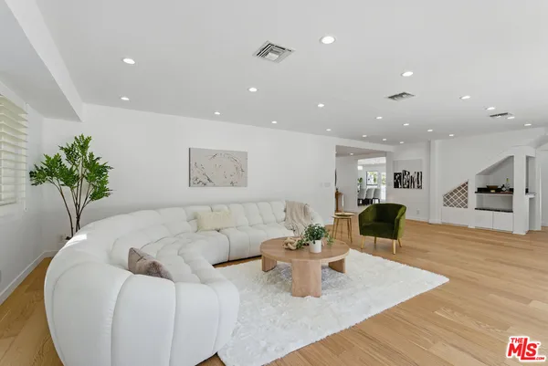 $11,500 | 5220 Melvin Avenue, Tarzana, CA 91356