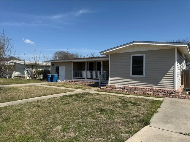 a front view of house with yard