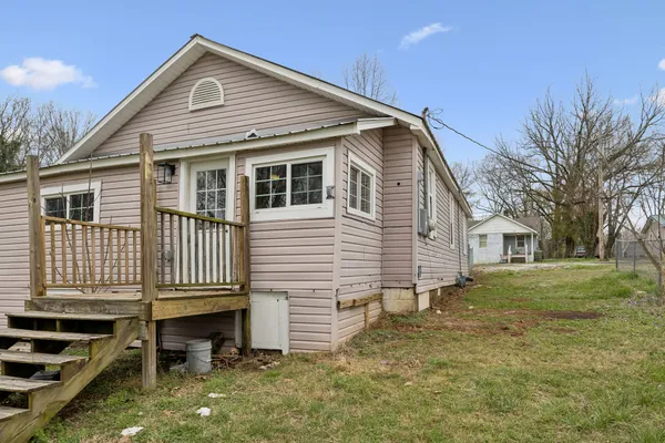 $1,200 | 509 Stephens Street, Lawrenceburg, TN 38464
