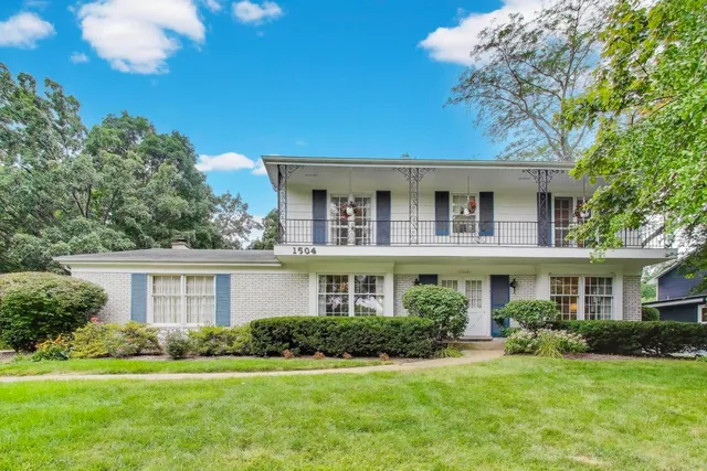 $750,000 | 1504 Wincanton Drive, Deerfield, IL 60015