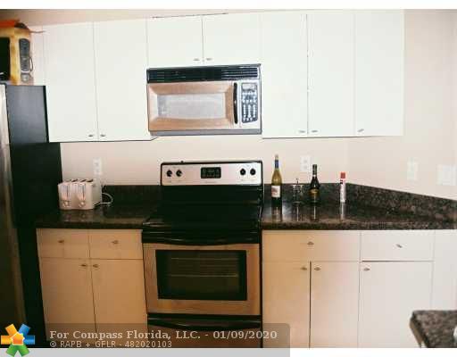 18641 Cape Sable Drive Boca Raton, FL 33498 - Photo 7 of 8 Kitchen