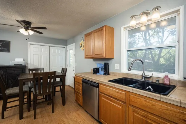 $250,000 | 122 Southeast Moore Street, Blue Springs, MO 64014