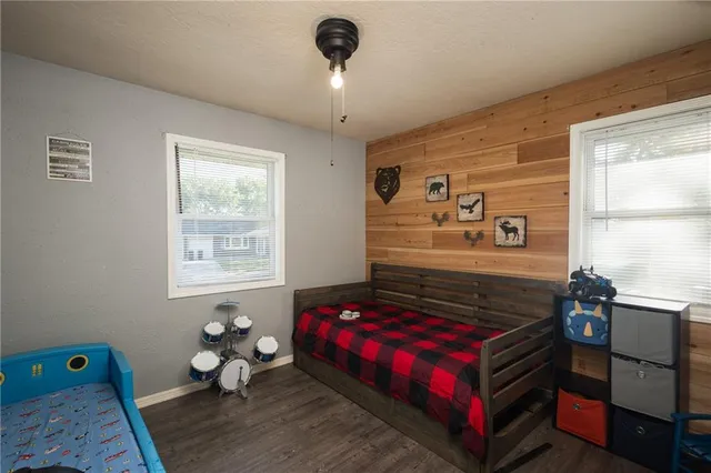 $250,000 | 122 Southeast Moore Street, Blue Springs, MO 64014