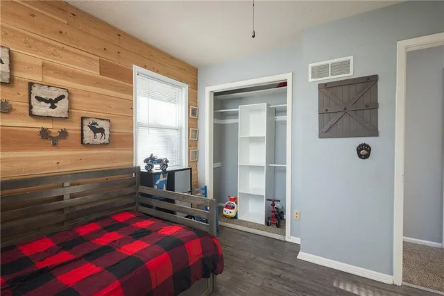 $250,000 | 122 Southeast Moore Street, Blue Springs, MO 64014