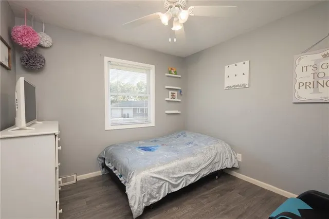 $250,000 | 122 Southeast Moore Street, Blue Springs, MO 64014