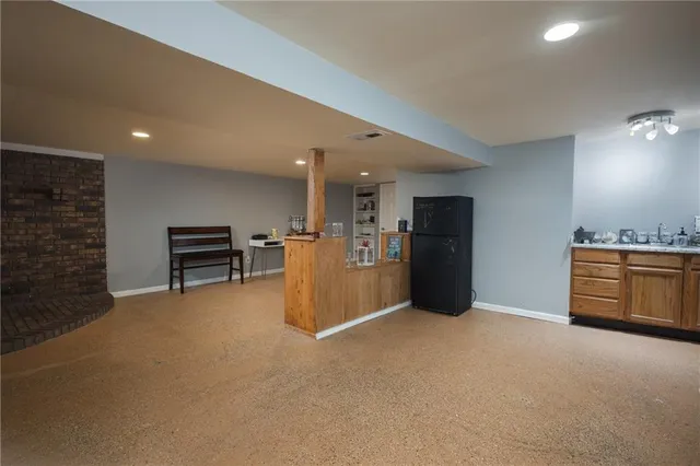 $250,000 | 122 Southeast Moore Street, Blue Springs, MO 64014