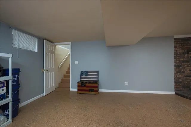 $250,000 | 122 Southeast Moore Street, Blue Springs, MO 64014