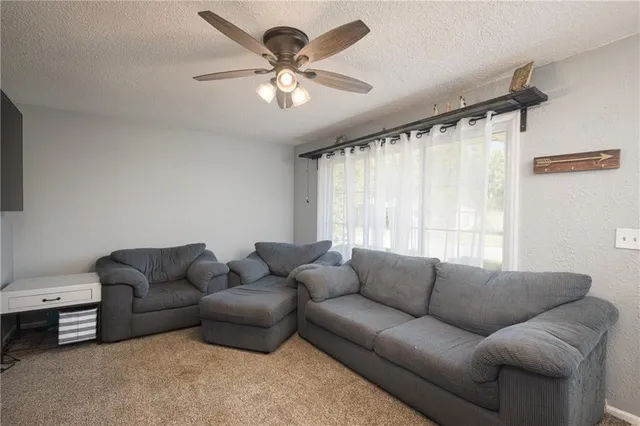 $250,000 | 122 Southeast Moore Street, Blue Springs, MO 64014