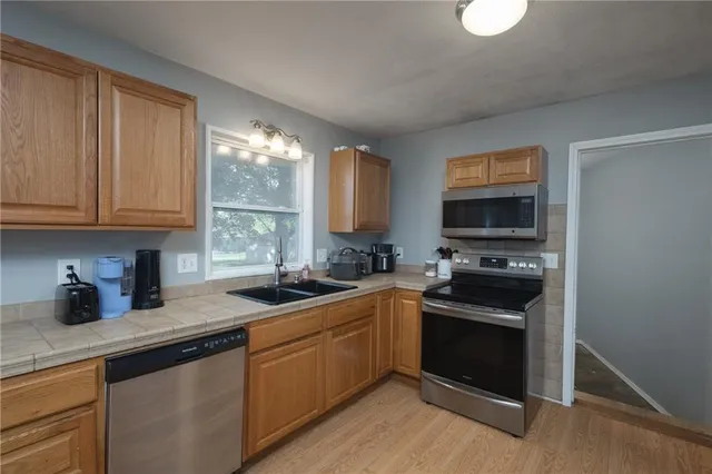 $250,000 | 122 Southeast Moore Street, Blue Springs, MO 64014