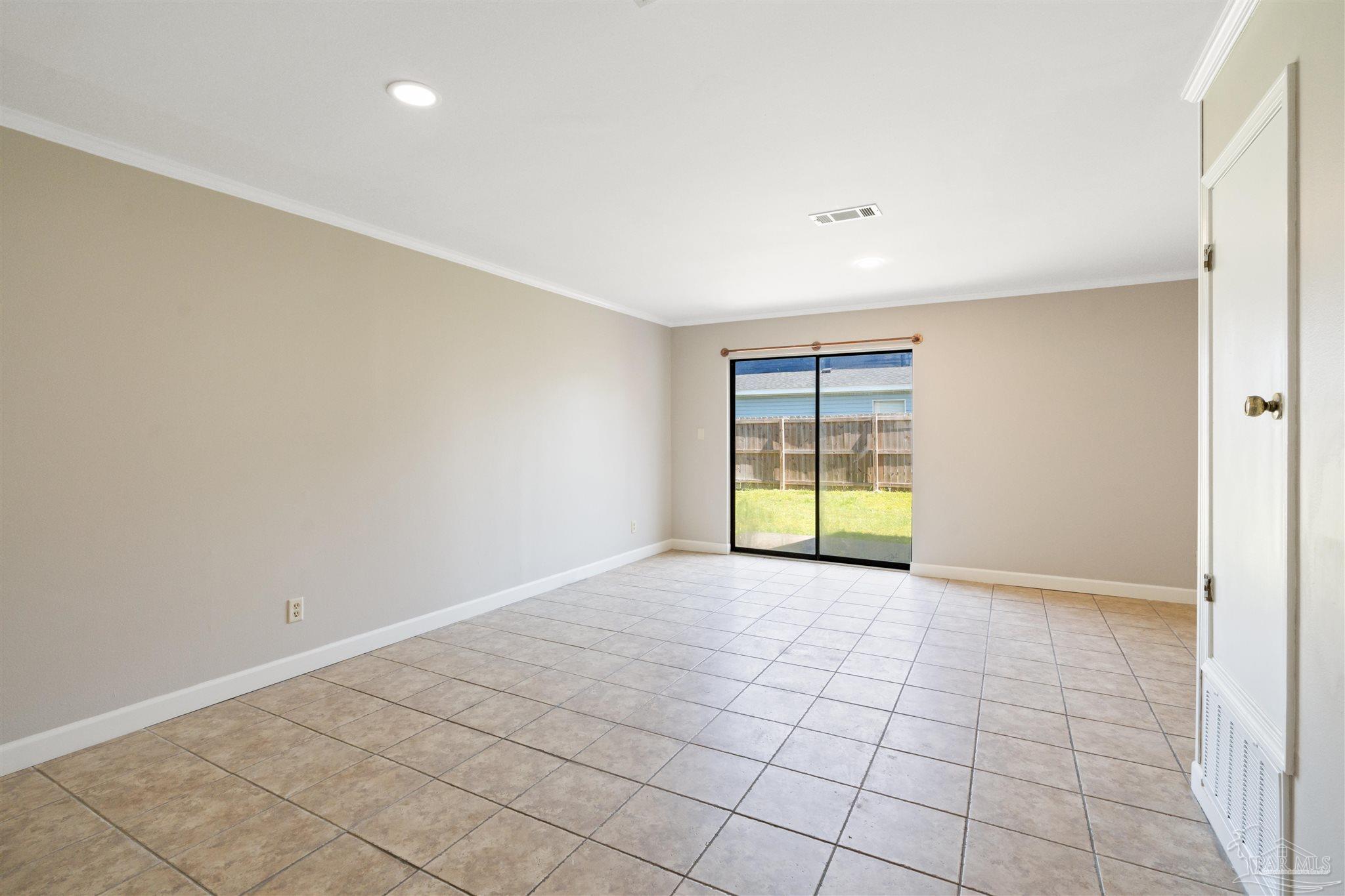7250 Hilburn Road, Unit 3D Pensacola, FL 32504 - Photo 4 of 11