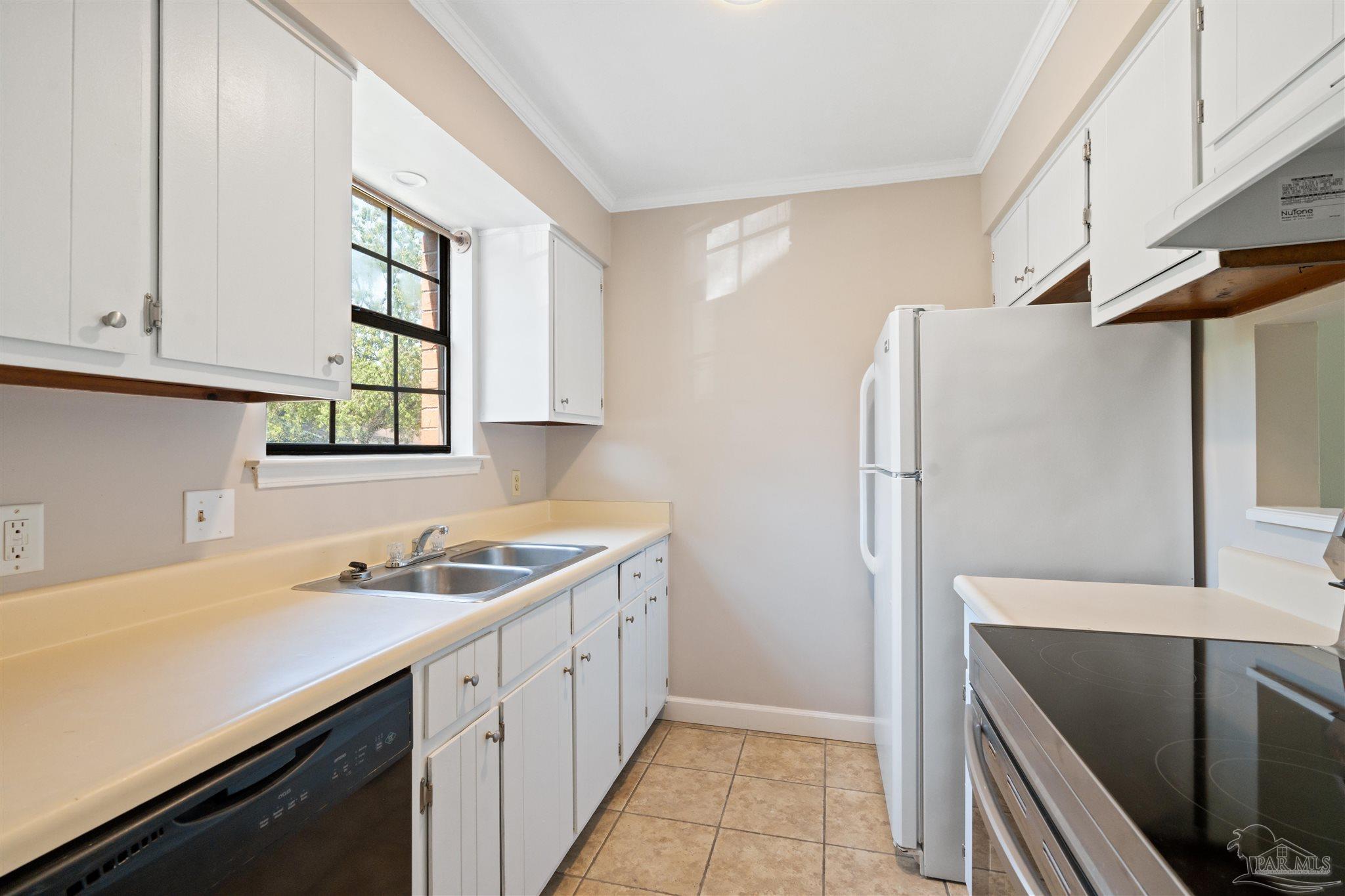 7250 Hilburn Road, Unit 3D Pensacola, FL 32504 - Photo 6 of 11