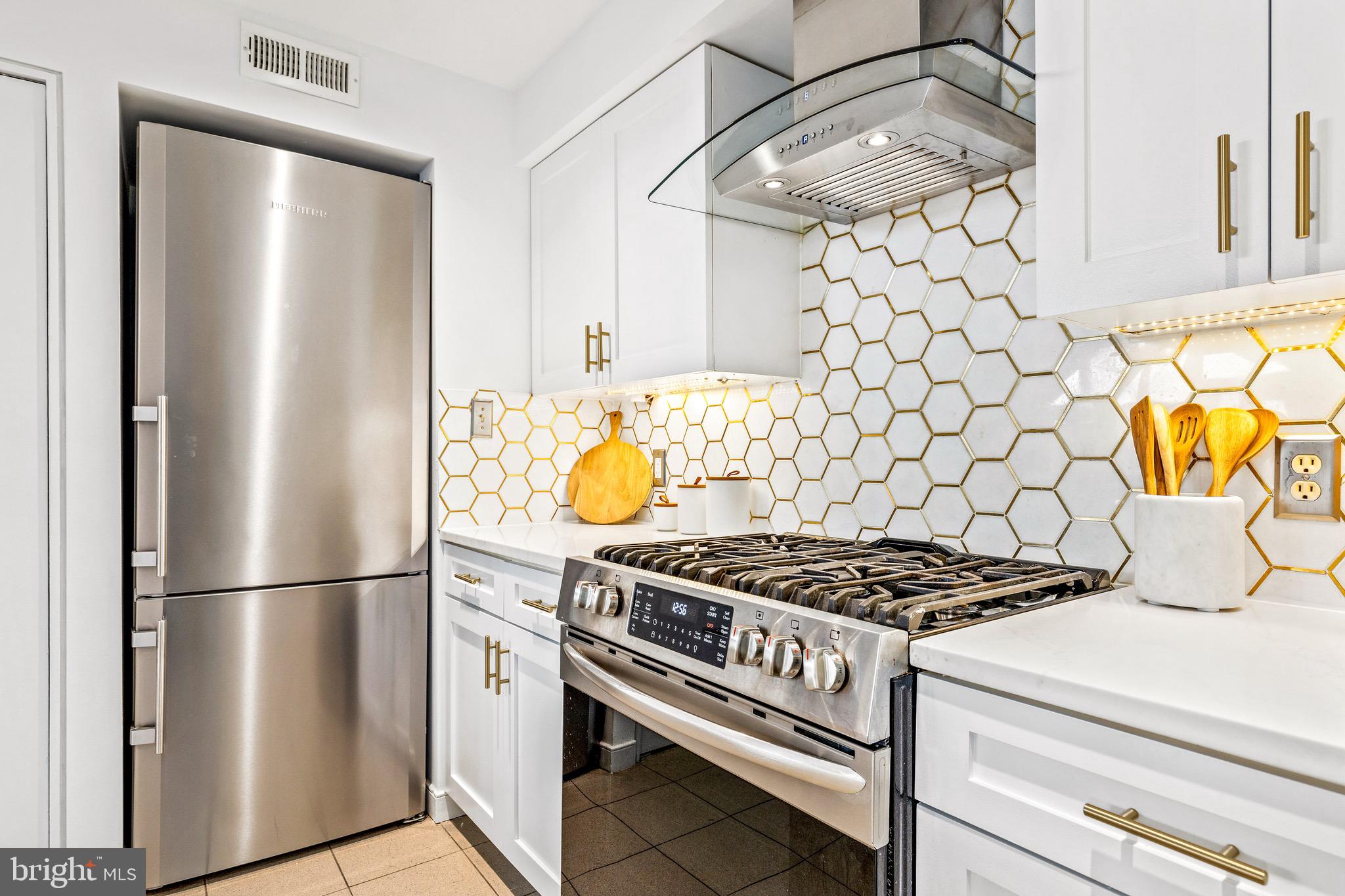 2428 17th Street Northwest, Unit 3N Washington, DC 20009 - Photo 11 of 29 Kitchen
