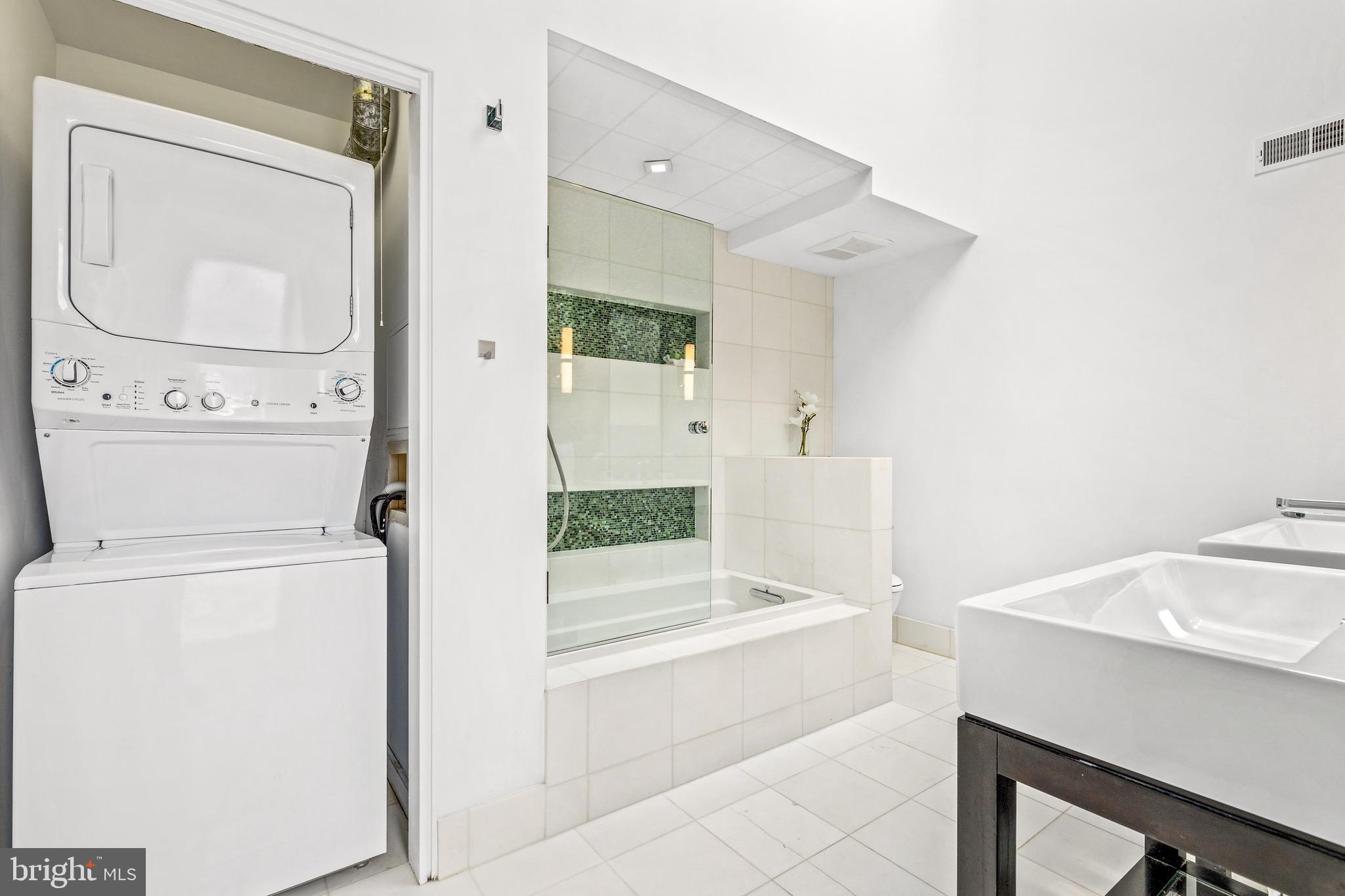 2428 17th Street Northwest, Unit 3N Washington, DC 20009 - Photo 19 of 29 Primary Bath