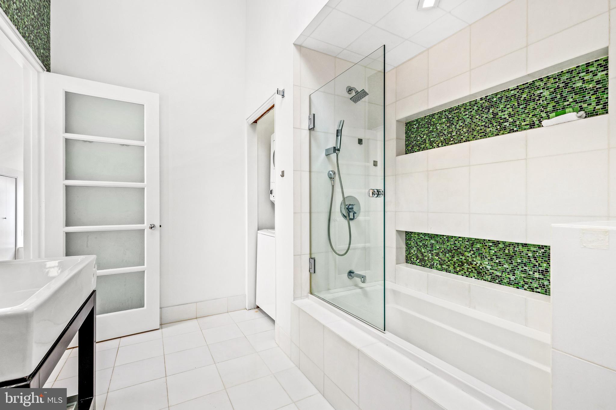 2428 17th Street Northwest, Unit 3N Washington, DC 20009 - Photo 20 of 29 Primary Bath