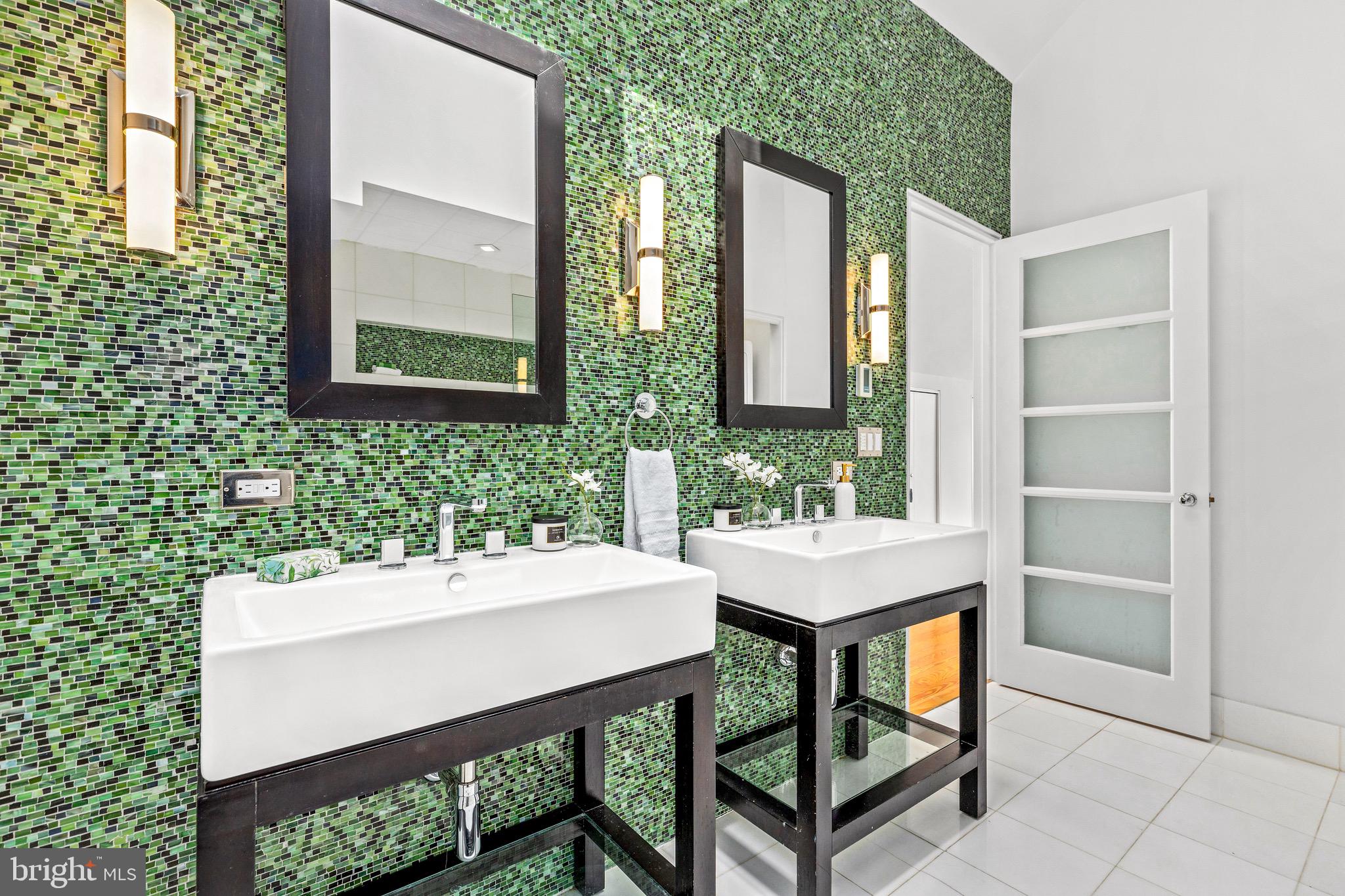 2428 17th Street Northwest, Unit 3N Washington, DC 20009 - Photo 21 of 29 Primary Bath
