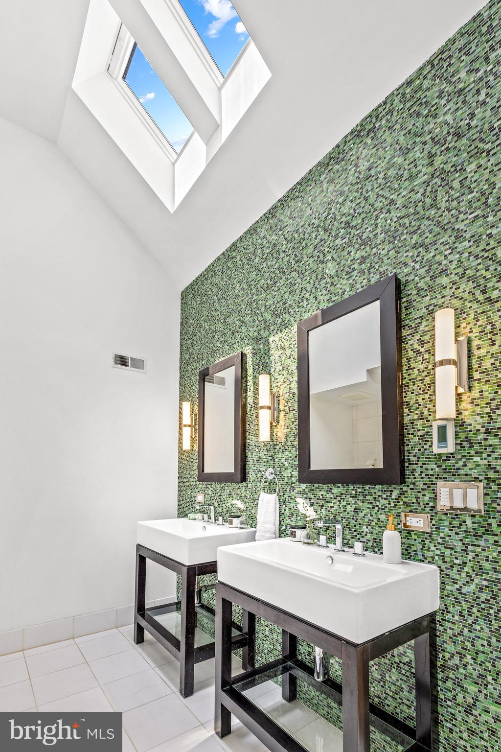 2428 17th Street Northwest, Unit 3N Washington, DC 20009 - Photo 22 of 29 Primary Bath